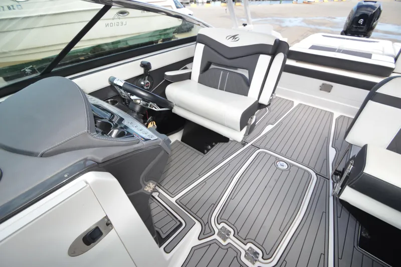 Slide: The Image of Monterey 275SS 2020 - 18