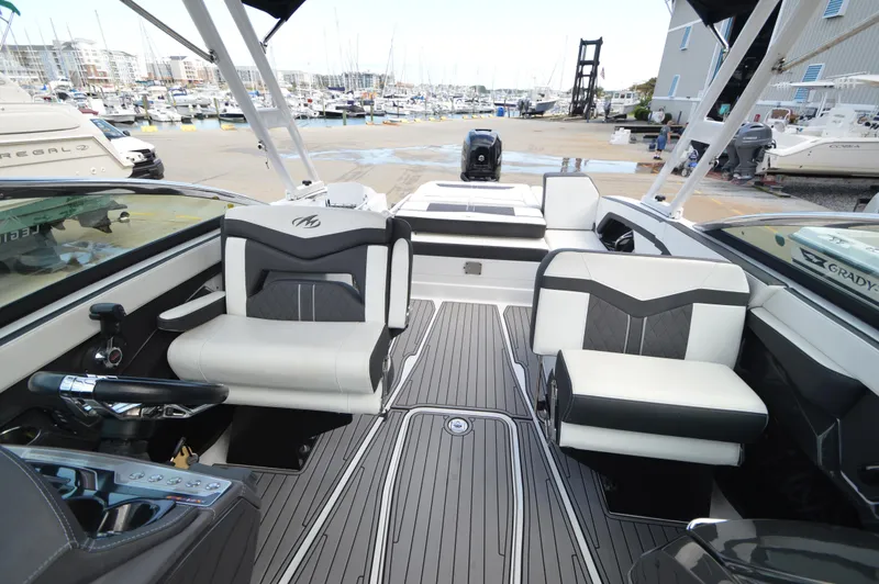 Slide: The Image of Monterey 275SS 2020 - 19