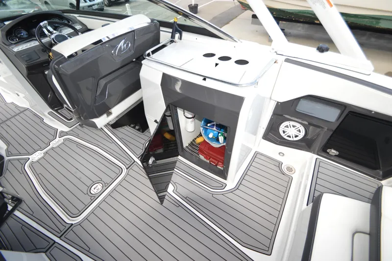 Slide: The Image of Monterey 275SS 2020 - 22