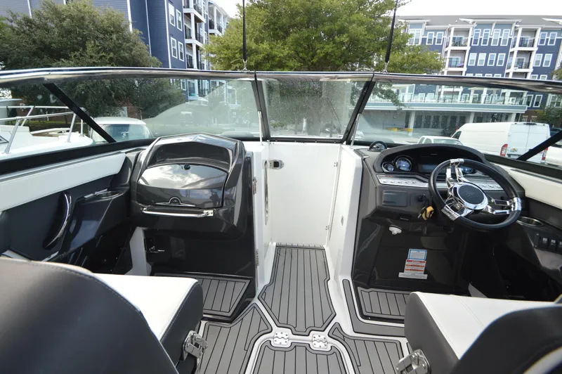 Slide: The Image of Monterey 275SS 2020 - 26