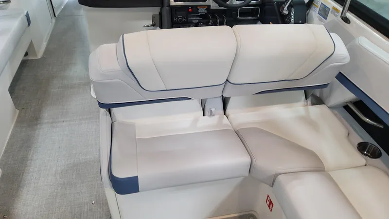 Slide: The Image of Formula 330 Crossover Bowrider OB 2025 - 53