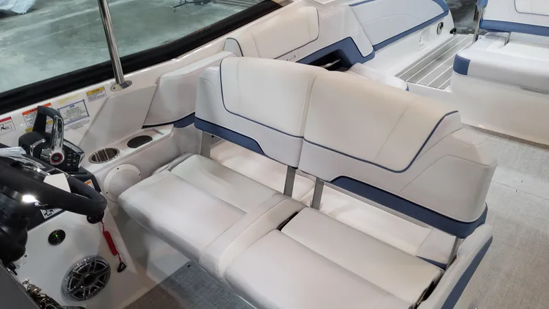 Slide: The Image of Formula 330 Crossover Bowrider OB 2025 - 54