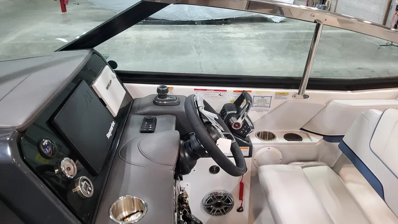 Slide: The Image of Formula 330 Crossover Bowrider OB 2025 - 56