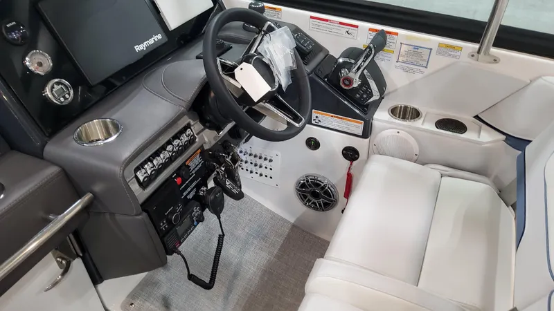 Slide: The Image of Formula 330 Crossover Bowrider OB 2025 - 58