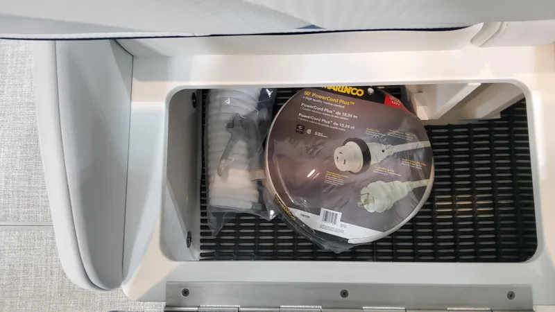 Slide: The Image of Formula 330 Crossover Bowrider OB 2025 - 62