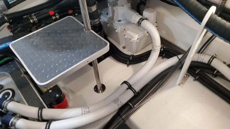 Slide: The Image of Formula 330 Crossover Bowrider OB 2025 - 67