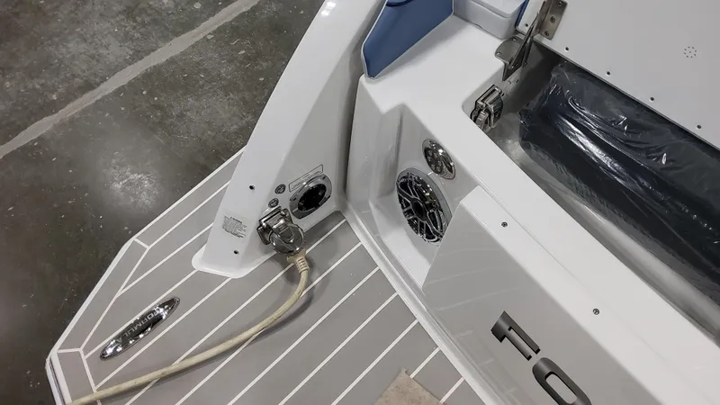 Slide: The Image of Formula 330 Crossover Bowrider OB 2025 - 77