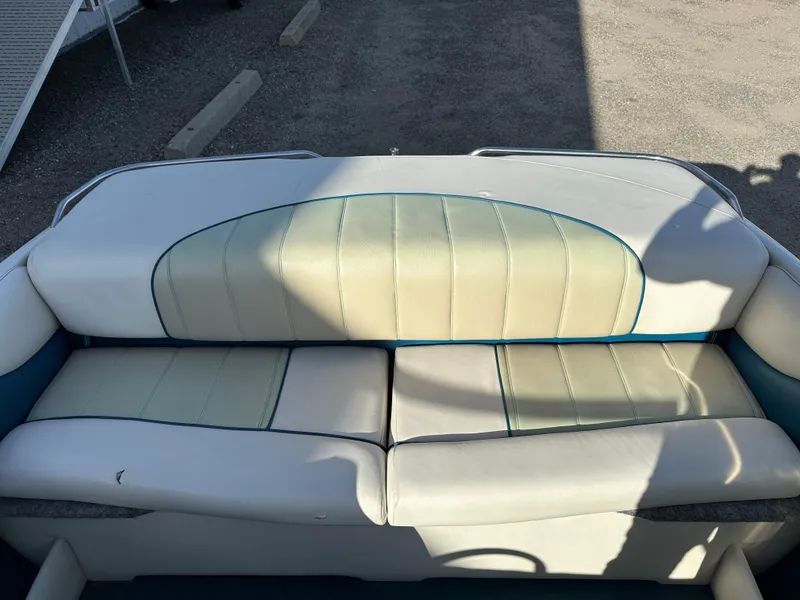Slide: The Image of 1995 Larson 174 SEI boat interior with white and teal seating. - 5