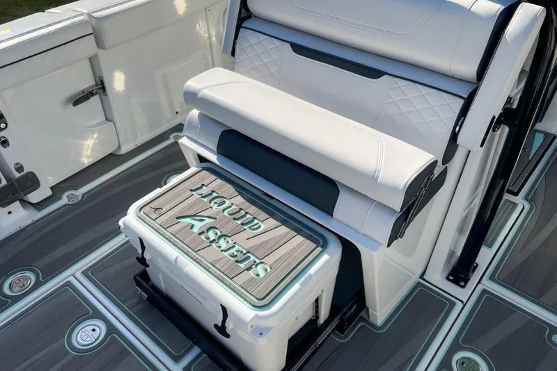 Slide: The Image of Blackfin 302 CC 2023 - 14