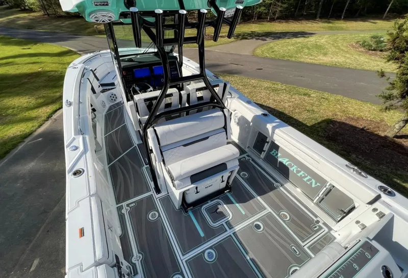 Slide: The Image of Blackfin 302 CC 2023 - 15