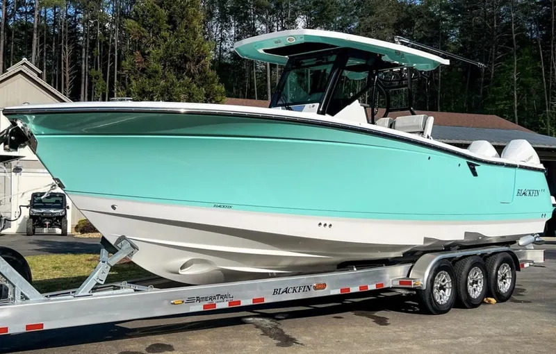 Slide: The Image of Blackfin 302 CC 2023 - 4