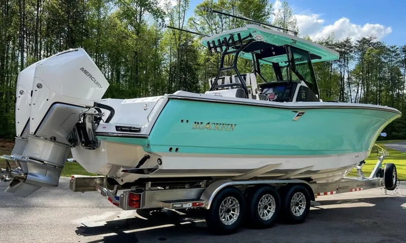 Slide: The Image of Blackfin 302 CC 2023 - 6