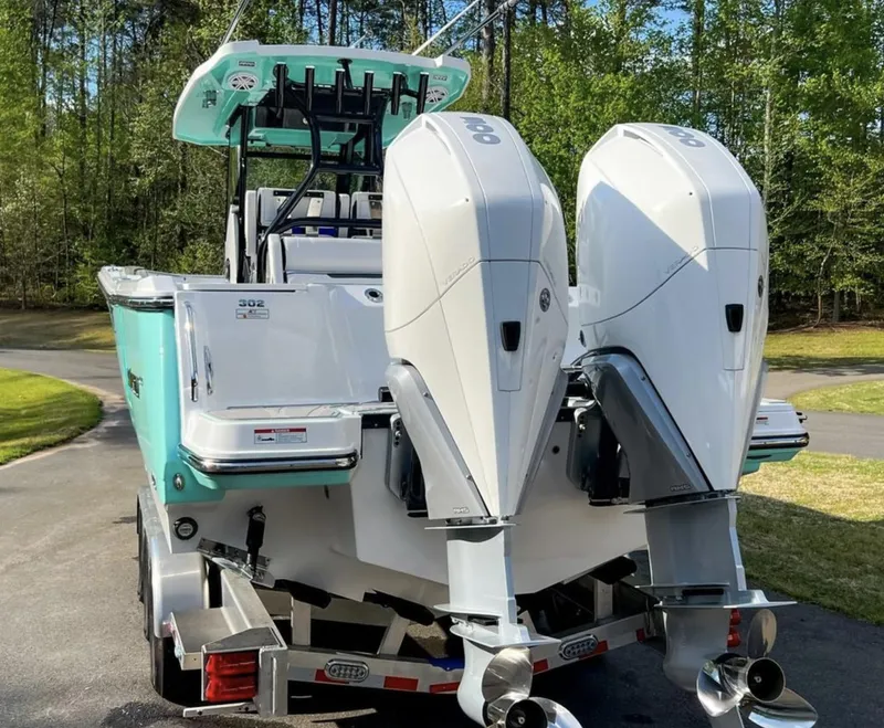 Slide: The Image of Blackfin 302 CC 2023 - 7