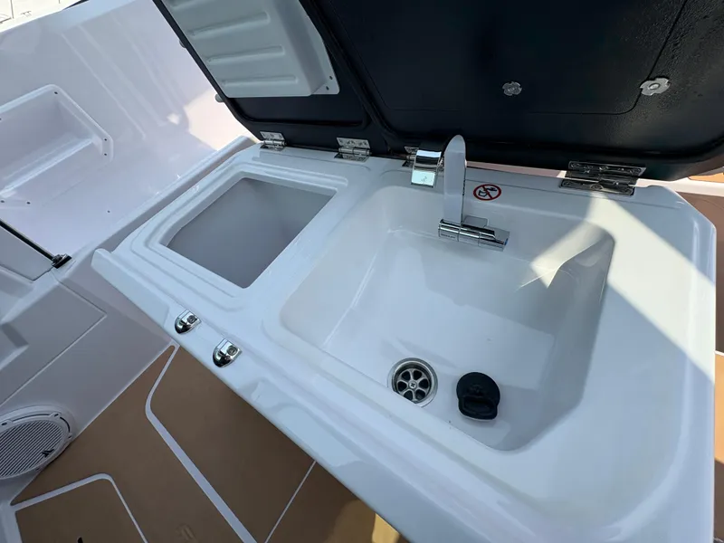 Slide: The Image of Axopar 29 XC Cross Cabin 2025 - 67