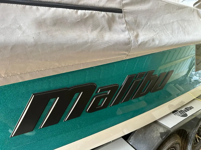 Slide: The Image of Malibu Wakesetter 23 MXZ 2020 - 17