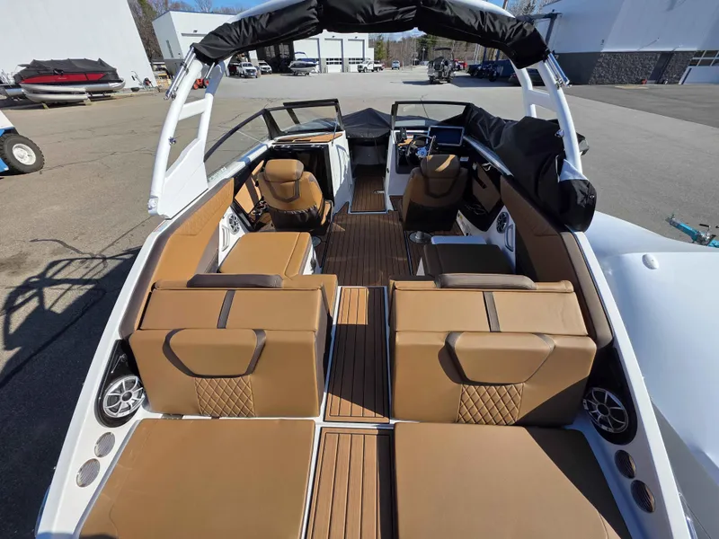 Slide: The Image of 2025 Yamaha Boats 222SE interior with tan seating and modern design. - 16