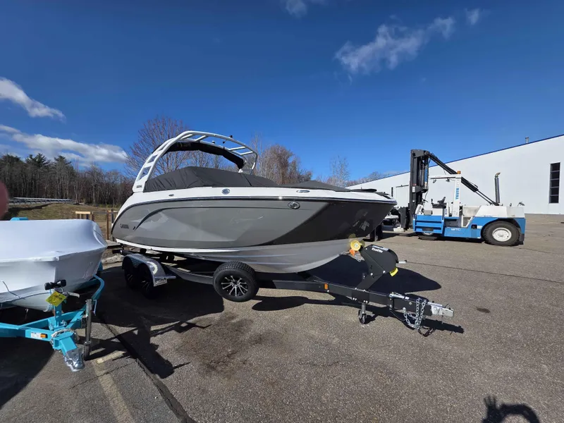 Slide: The Image of 2025 Yamaha Boats 222SE on trailer, parked outdoors under clear blue sky. - 3