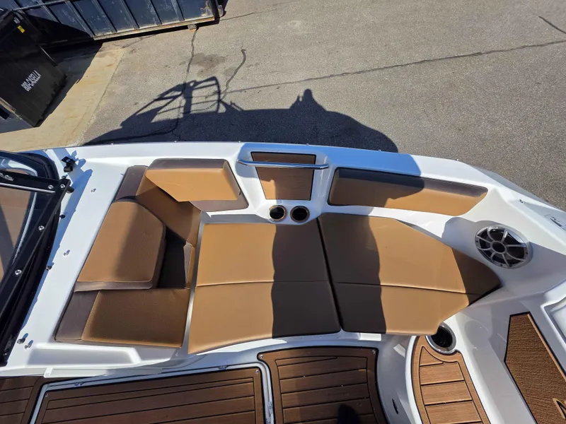 Slide: The Image of 2025 Yamaha Boats 222SE interior with tan seating and cup holders. - 7