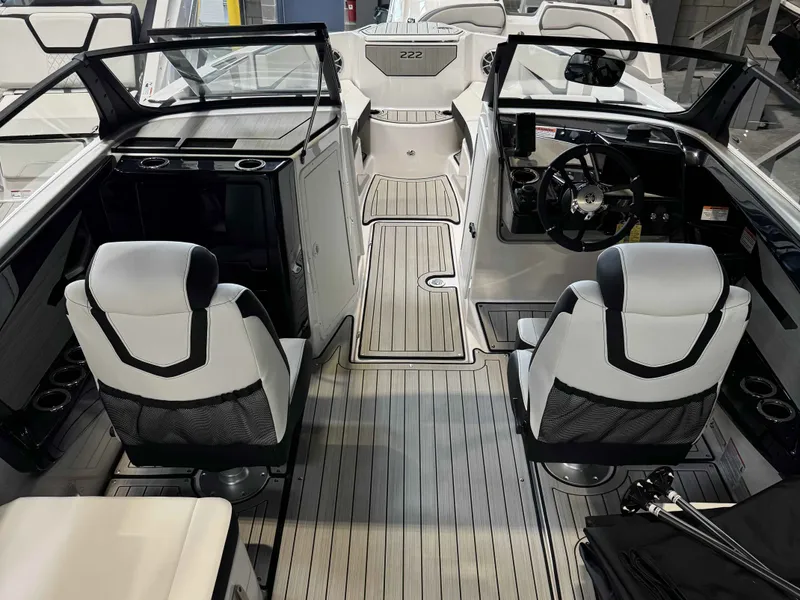 Slide: The Image of Yamaha 222S 2025 - 10