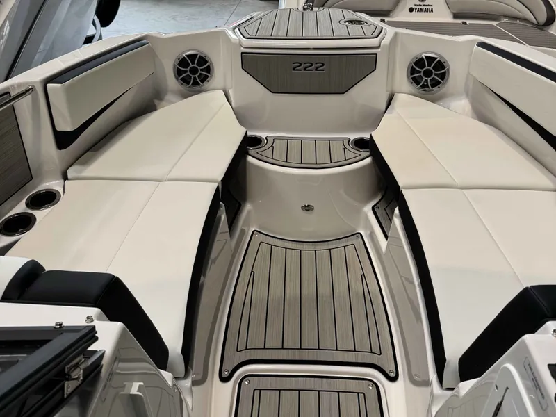 Slide: The Image of Yamaha 222S 2025 - 14