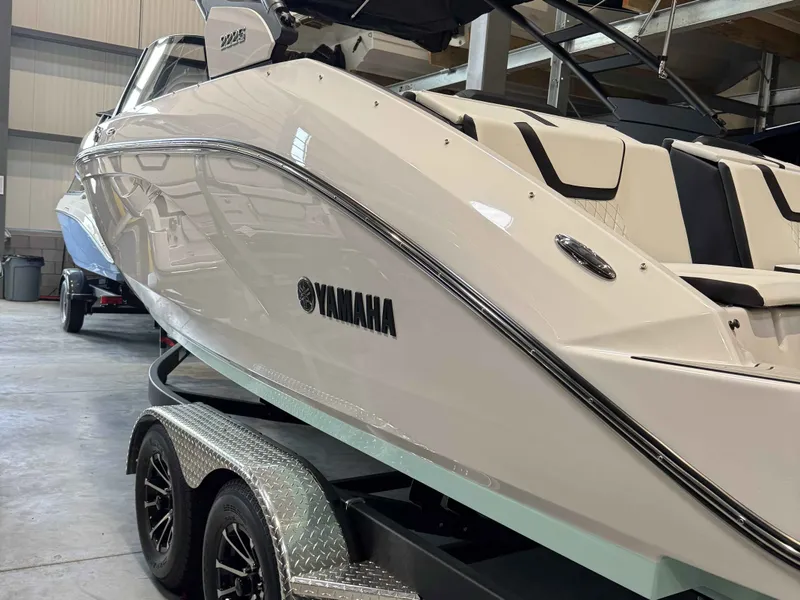 Slide: The Image of Yamaha 222S 2025 - 6