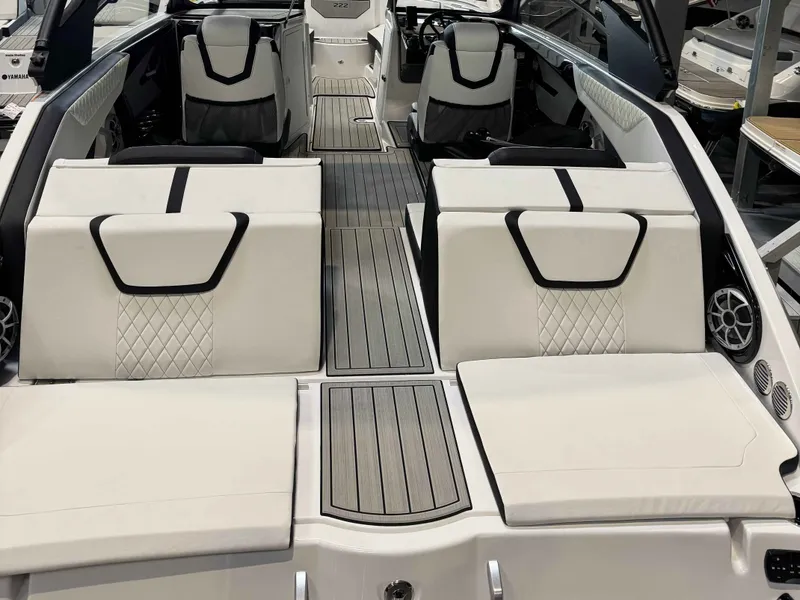 Slide: The Image of Yamaha 222S 2025 - 8