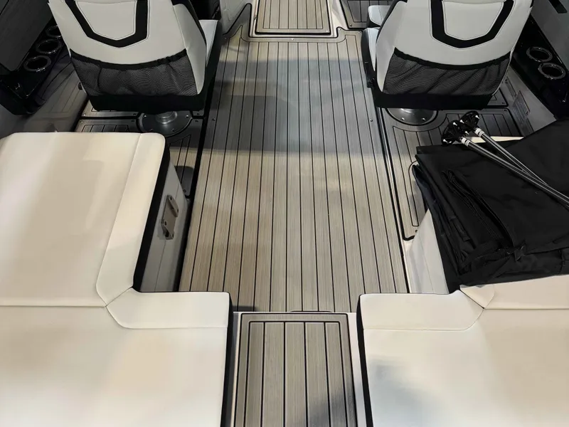 Slide: The Image of Yamaha 222S 2025 - 9