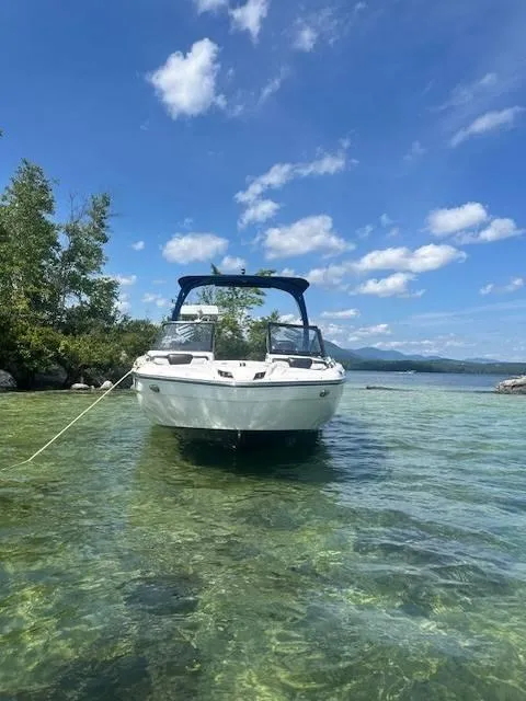 Slide: The Image of 2019 Yamaha Boats 212X anchored in clear water under a blue sky. - 4