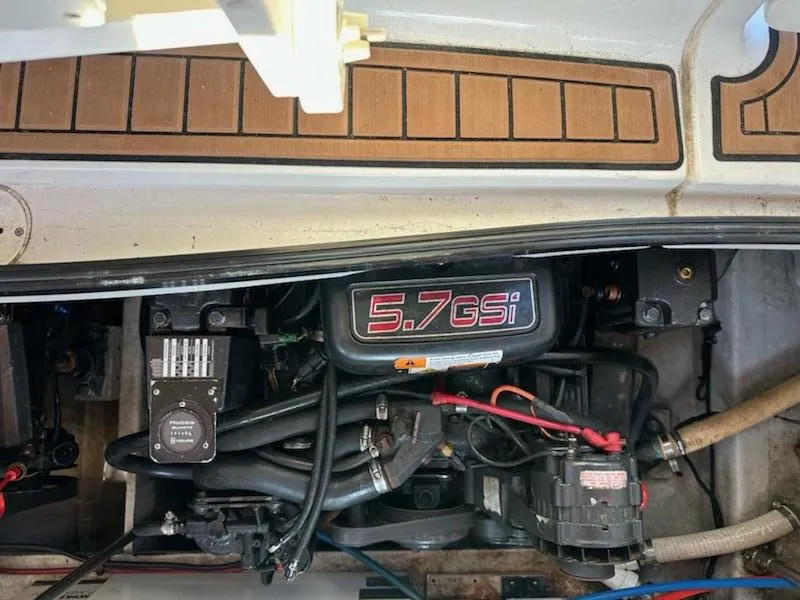 Slide: The Image of Engine compartment of 2000 Four Winns 328 Vista with 5.7 GSi engine. - 29