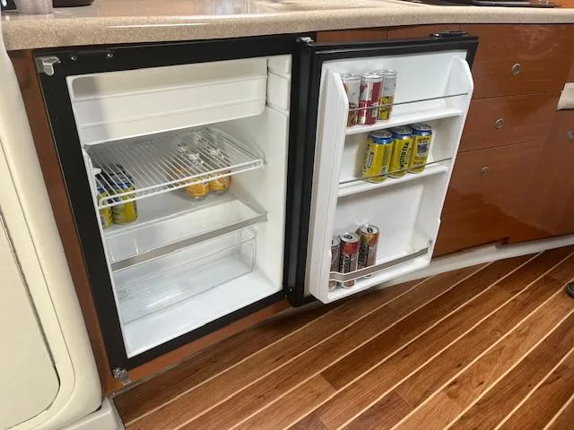 Slide: The Image of Mini fridge stocked with drinks on a 2000 Four Winns 328 Vista boat. - 16