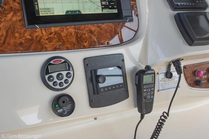 Slide: The Image of Meridian 580 Pilothouse 2008 - 70