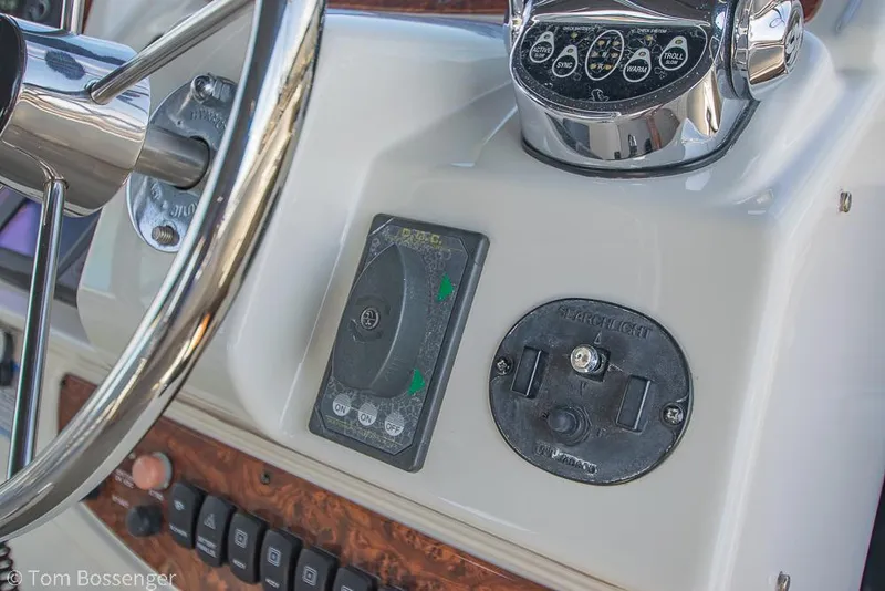 Slide: The Image of Meridian 580 Pilothouse 2008 - 72