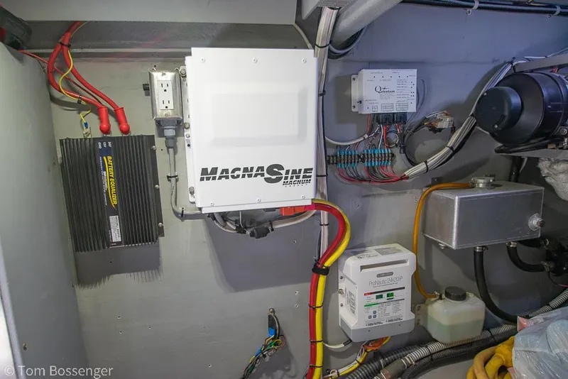 Slide: The Image of Meridian 580 Pilothouse 2008 - 83