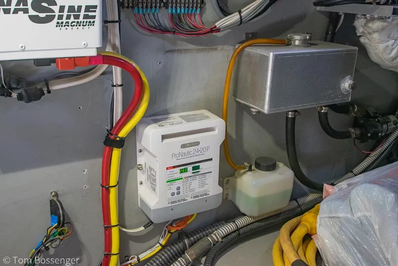 Slide: The Image of Meridian 580 Pilothouse 2008 - 84