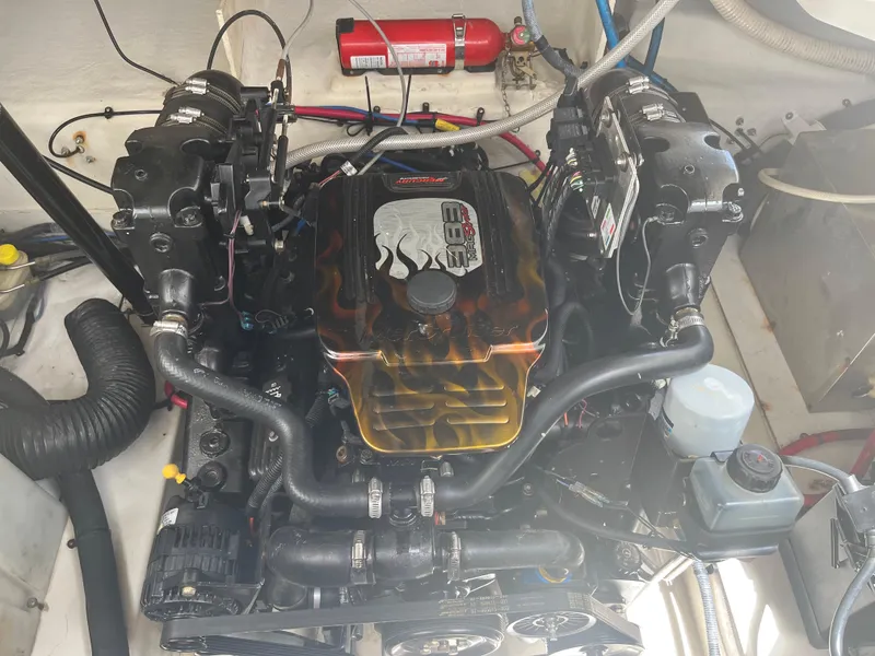 Slide: The Image of Engine compartment of a 2005 Sea Ray Sundancer 260 boat. - 19