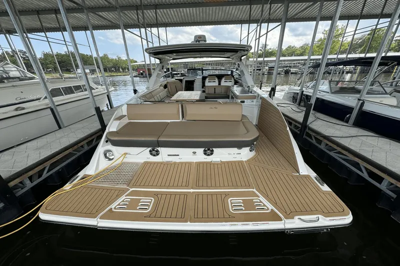 Slide: The Image of Sea Ray 400 SLX 2019 - 16