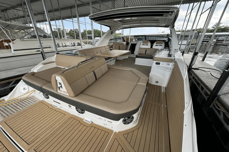 Slide: The Image of Sea Ray 400 SLX 2019 - 18