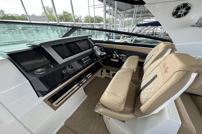 Slide: The Image of Sea Ray 400 SLX 2019 - 19