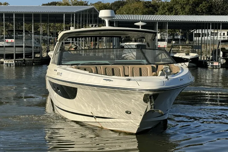 Slide: The Image of Sea Ray 400 SLX 2019 - 2