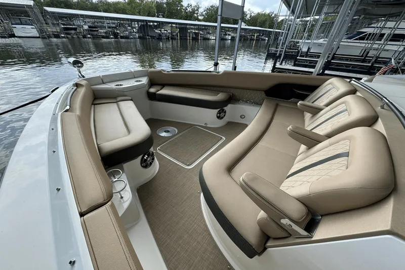 Slide: The Image of Sea Ray 400 SLX 2019 - 21