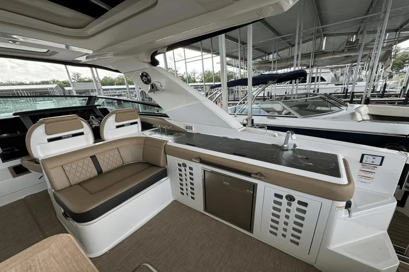 Slide: The Image of Sea Ray 400 SLX 2019 - 23