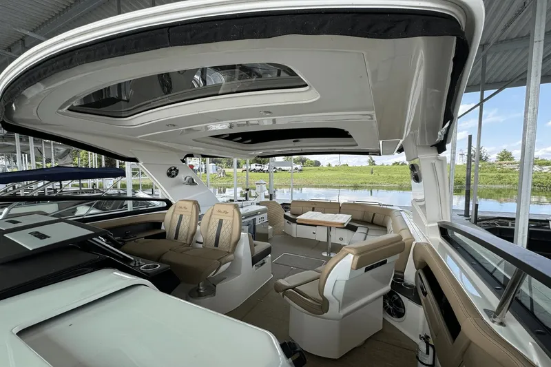 Slide: The Image of Sea Ray 400 SLX 2019 - 25