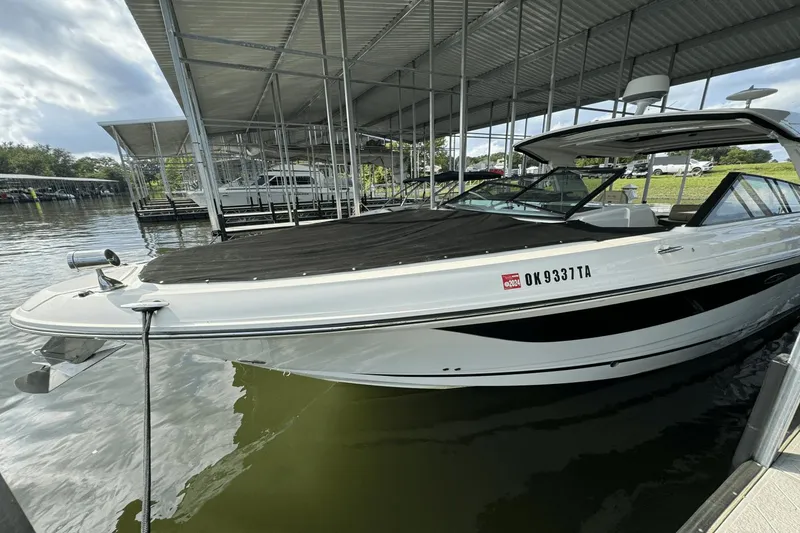 Slide: The Image of Sea Ray 400 SLX 2019 - 27