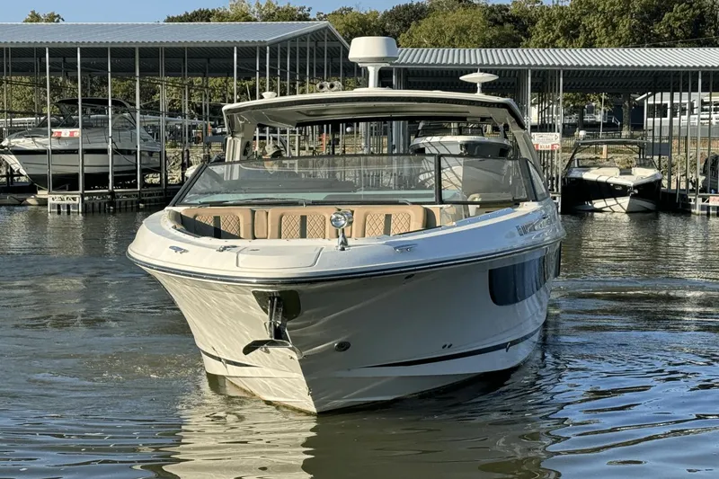 Slide: The Image of Sea Ray 400 SLX 2019 - 3