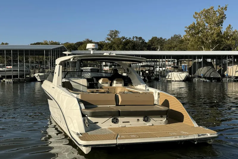 Slide: The Image of Sea Ray 400 SLX 2019 - 7