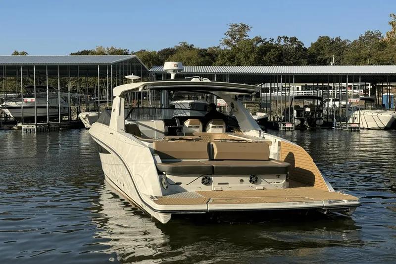 Slide: The Image of Sea Ray 400 SLX 2019 - 8
