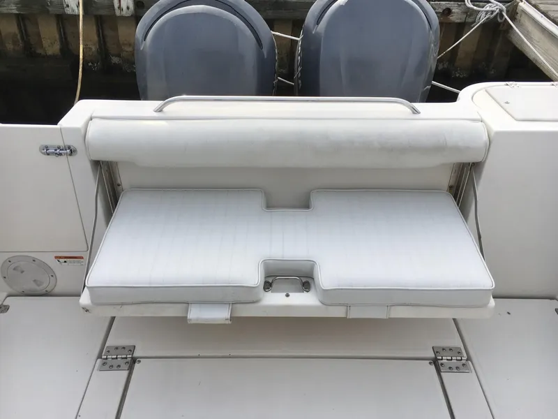 Slide: The Image of 2006 Seaswirl Striper 2901 Walkaround O/B boat with foldable white bench seat. - 10