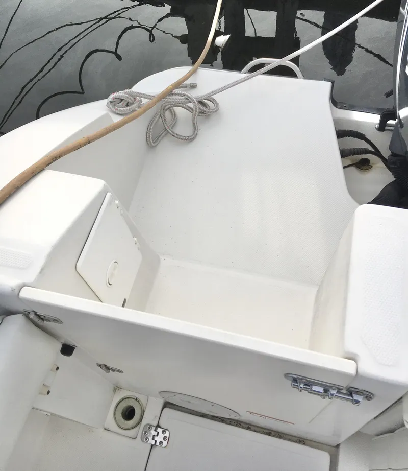 Slide: The Image of 2006 Seaswirl Striper 2901 Walkaround O/B boat deck with seating and rope. - 17