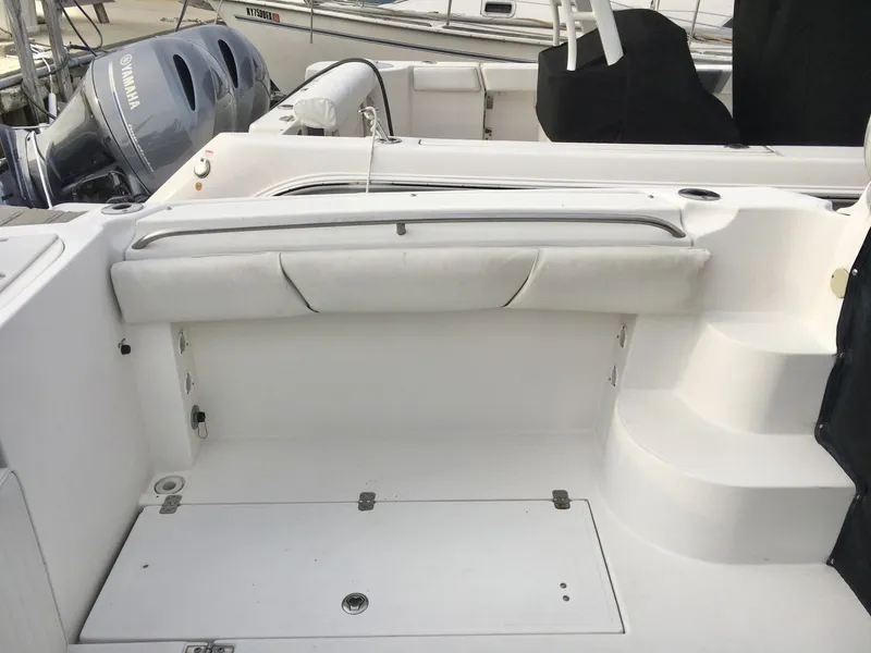 Slide: The Image of 2006 Seaswirl Striper 2901 Walkaround O/B boat interior with Yamaha outboard motor. - 20