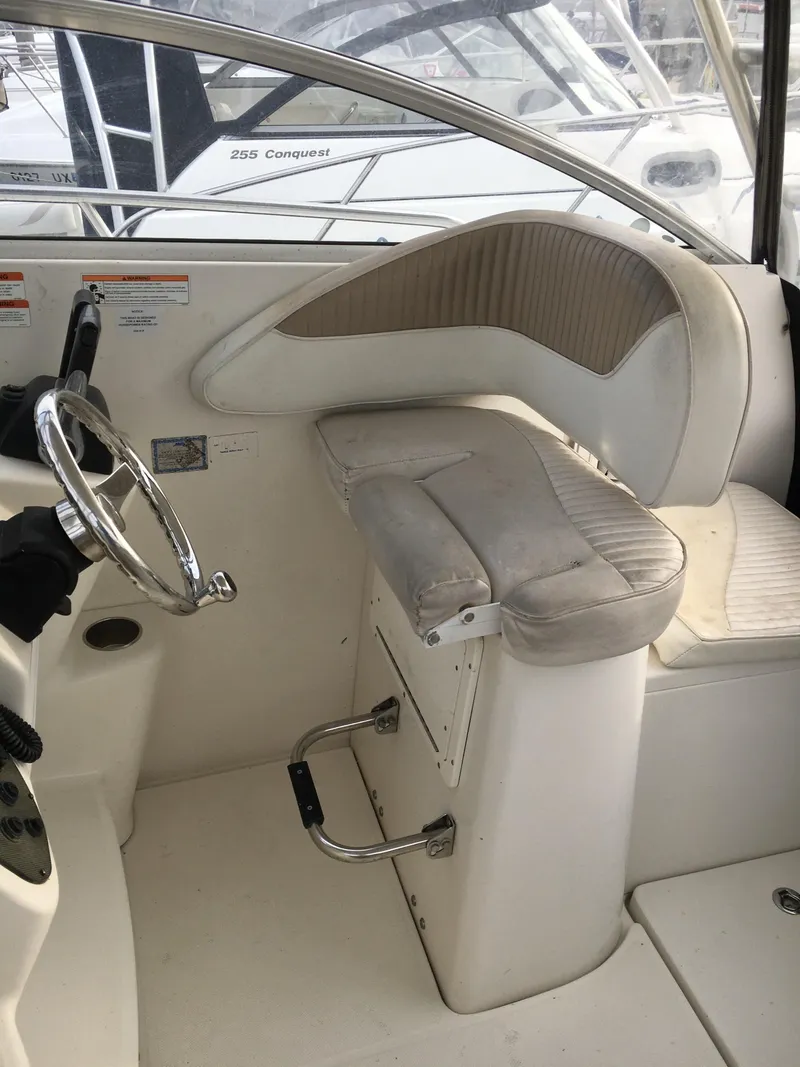 Slide: The Image of 2006 Seaswirl Striper 2901 Walkaround O/B helm with cushioned seat and steering wheel. - 23